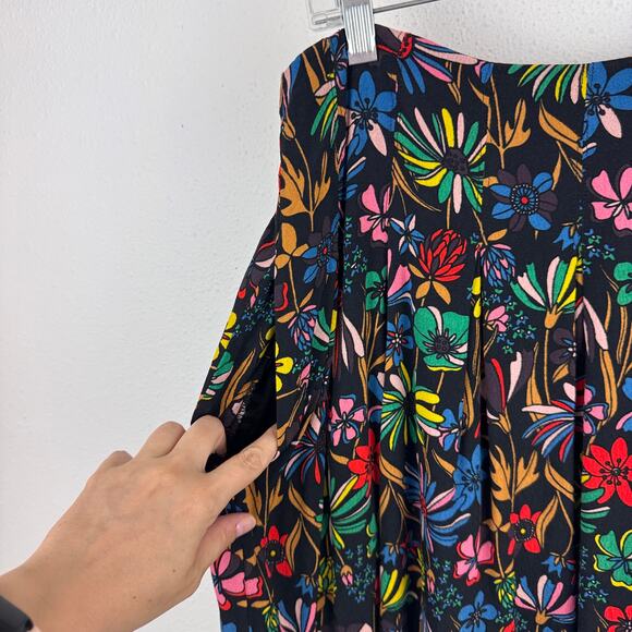 Boden Victoria Pleated Mini Skirt in Vibrant Floral - Picture 3 of 6